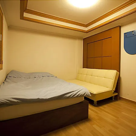 Blu2 Guesthouse Shinchon