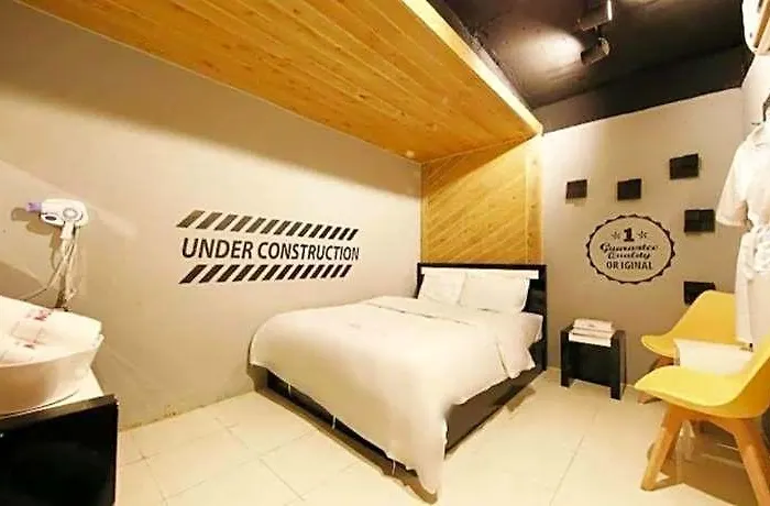 Long Sinchon Hongdae 2*