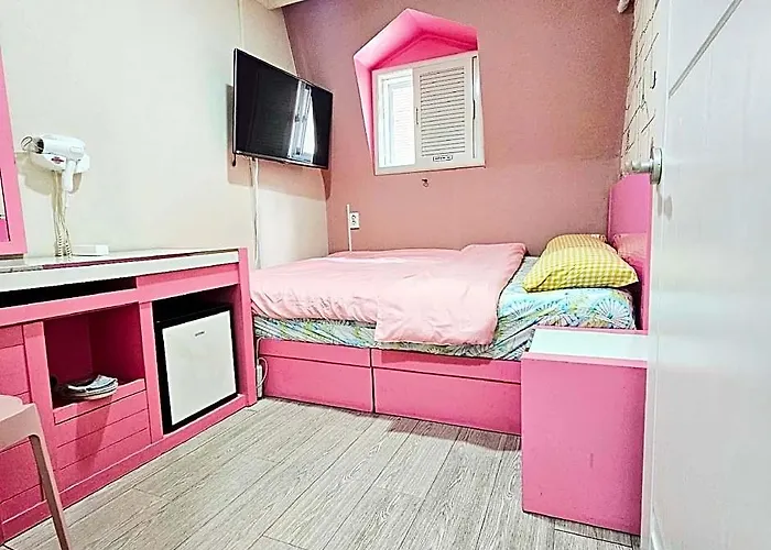Long Sinchon Hongdae Hotel 2*